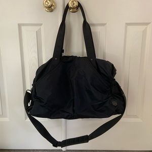 Lululemon extra mile duffel